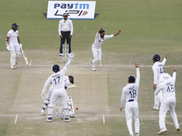 දිමුත් සහ පිරිවර ටෙස්ට් තරගය දින තුනෙන් අවසන් කරයි