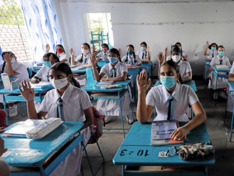 කඩදාසි නැති නිසා පාසල් වාර විභාග අවලංගු කිරීම ජාත්‍යන්තරයටත් යයි