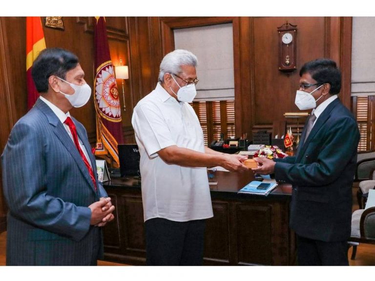 රුපියල් 20 ක වටිනාකමින් යුක්ත සමරු කාසි ද්විත්වයක් !