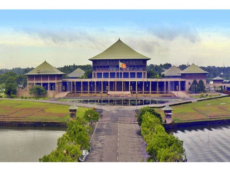 අර්බුද මැද මන්ත්‍රීවරුන්ගේ පවුලේ සාමාජිකයන්ට පාර්ලිමේන්තු සවාරියක් – භෝජනාගාරයත් හෝල්සේල් විවෘත වෙයි