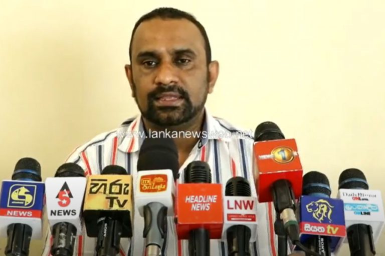 එක උණ්ඩයක්වත් නැතිව අපි ඇමරිකාවට යට වෙලා ඉවරයි! (VIDEO)
