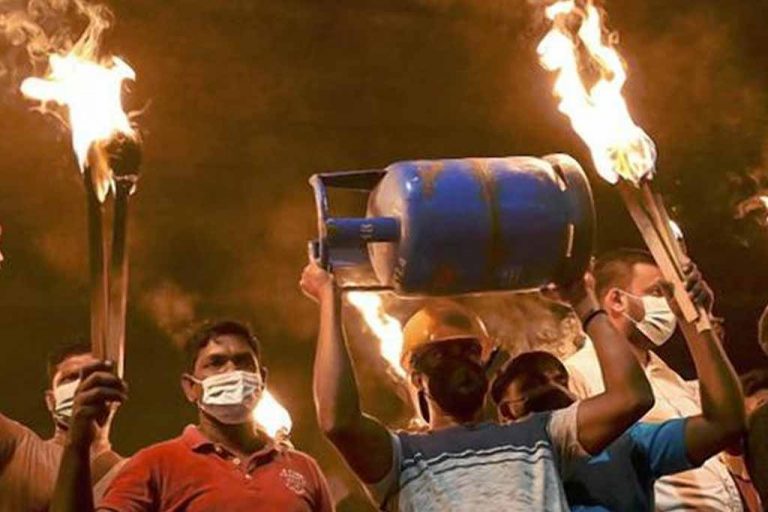 ඩොලරය, රුපියල සහ අපේ ජනතාව …
