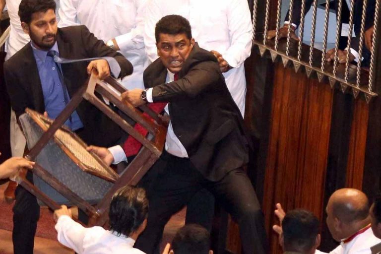 අපට හූ කියන්න ආවොත් අපි නිකම් ඉන්නෙත් නෑ – ඇමති ජොන්ස්ටන් (VIDEO)