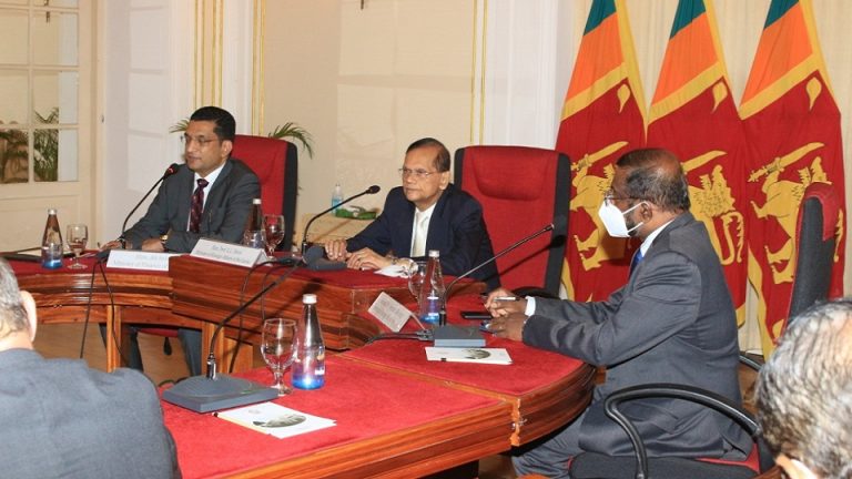 විදේශ කටයුතු ඇමති පරිත්‍යාගශීලී ජාතීන් සමඟ සාකච්ඡාවක