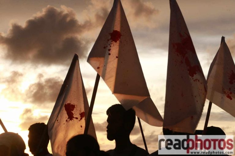 පොලිස් වෙඩි තැබීමෙන් ඝාතනය වූ රඹුක්කන තරුණයා වෙනුවෙන් වූ සැමරුම! (PHOTOS)
