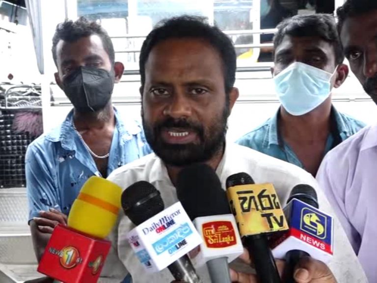 දවසක්වත් කල්දෙන්න බැහැ.40%කින් බස් ගාස්තු වැඩි ඕනේ නැත්නම් ධාවනය සම්පූර්ණයෙන් නතර කරනවා!(VIDEO)
