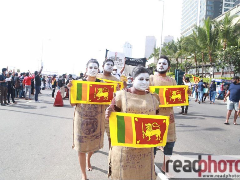 ගාලුමුවදොරින් නැගුණු ජන හඬ!(PHOTOS)