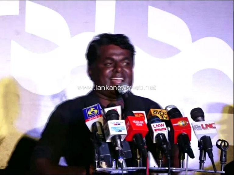 ”හෙටත් ඉතින් මමම තමයි පිට උඩ නැග යා යුත්තේ.එහෙම තමයි මේ සෙල්ලම හැමදාමත් වී ඇත්තේ” (VIDEO)