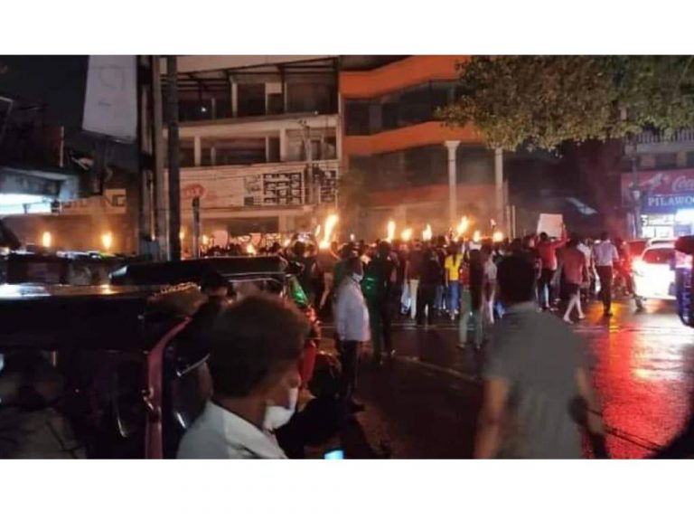 සරසවි සිසුන් පාරට බසී – හයිලෙවල් පාර අවහිර වෙයි – මන්ත්‍රී නිළ නිවාස සංකීර්ණයට දැඩි ආරක්ෂාවක් !