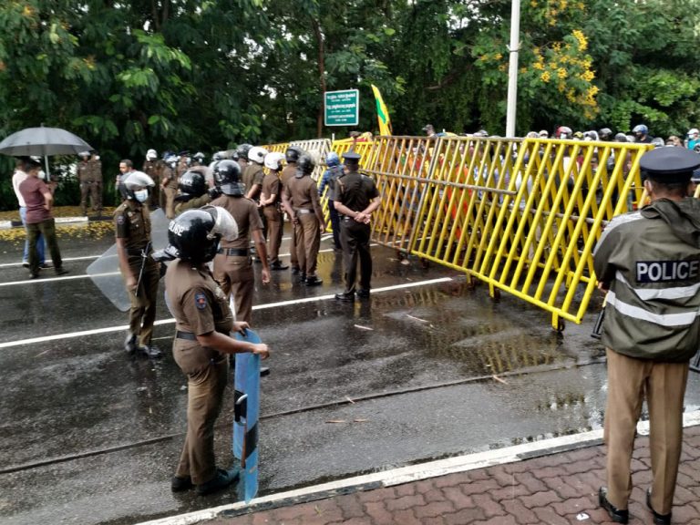 පාර්ලිමේන්තු පිවිසුම් මාර්ග වෙත අදත් ආරක්ෂාව තර කරයි!