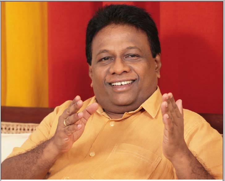 භාරකාර ආණ්ඩුවේ අගමැති ඩලස් ?
