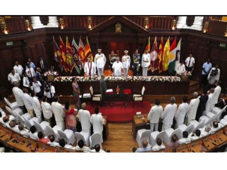 රාජ්‍ය ඇමැතිවරුත් දිවුරුම් දෙයි. සංස්කෘතික කටයුතු ගීතාට, නාගරික සංවර්ධන ලොහාන්ට …