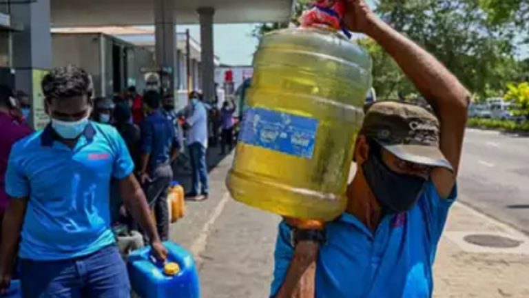 ශ්‍රී ලංකාවේ දළ දේශීය නිශ්පාදිතය 2022 දී 2.4% ට පහත වැටෙනු ඇතැයි ADB බැංකුවෙන් අනතුරු ඇඟවීම්!