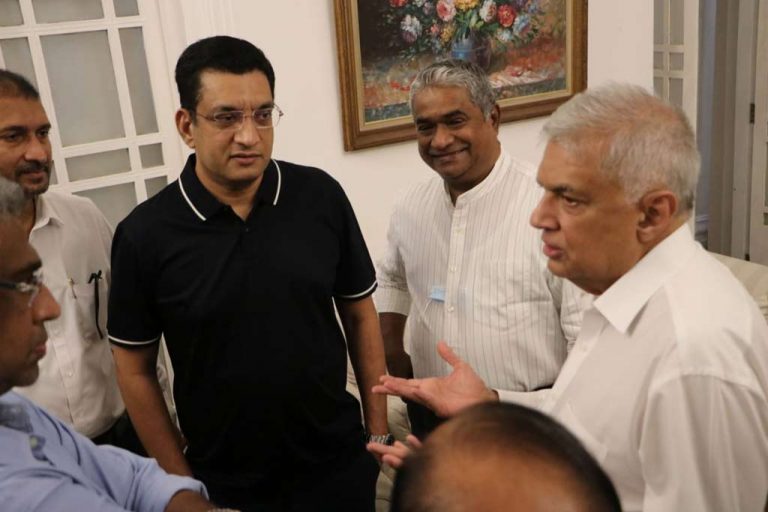 ඉෆ්තාර් උත්සවයකදී අලි සබ්‍රි – රනිල් හමුවක්. ආර්ථිකය, IMF ගැන සාකච්ඡා. අගෝස්තුව අවදානම් …