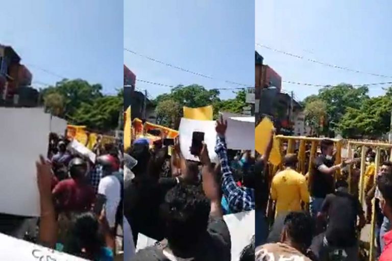 ජනතාව මහින්දගේ කාල්ටන් නිවස වටළා පළමු මාර්ග බාධකය පෙරළයි. තත්වය උණුසුම් ! (VIDEO)