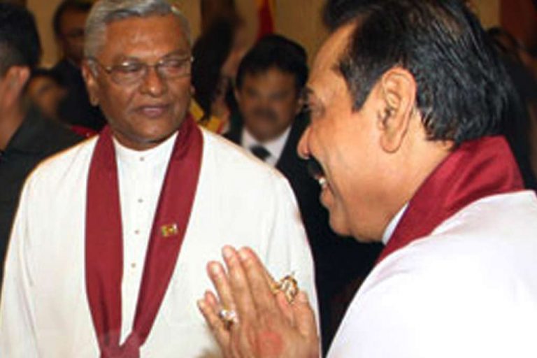 මලයන්ඩියේ නුඹ නොගිහින් හිටි දවසේ, ගිනි ඇවිළුණා කැණිමඬළට මැදමුලනේ – චමල් (VIDEO)