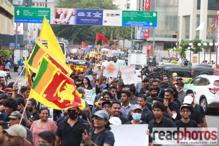 කලාකරුවන් රොඳ බැඳුණු අරගල බිම! (PHOTOS)