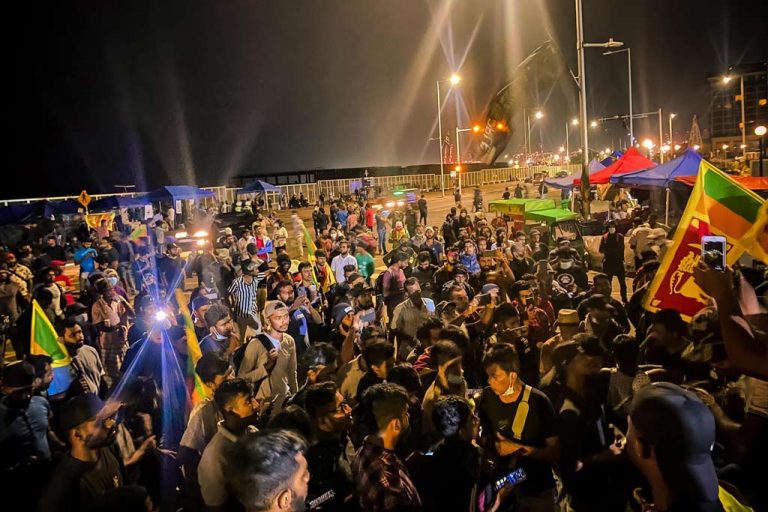 විරෝධතාව පස්වැනි දිනටත්. අරගලයේ නියුතු ජනතාව ගෝල්ෆේස් පිටියේම අවුරුදු සමරන්න සූදානමින්