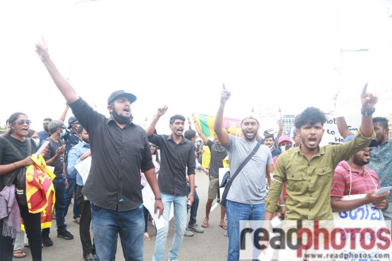 ජන අරගලයක හැඩ! (PHOTOS)