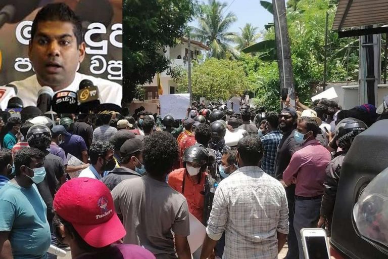 ජනතාව ඇමති කාංචන විජේසේකරගේ නිවසත් වටළයි (Photos)