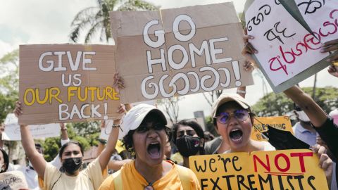 ඇහෙනවද ආදරේ සද්දේ ? – තාරක ලියයි 