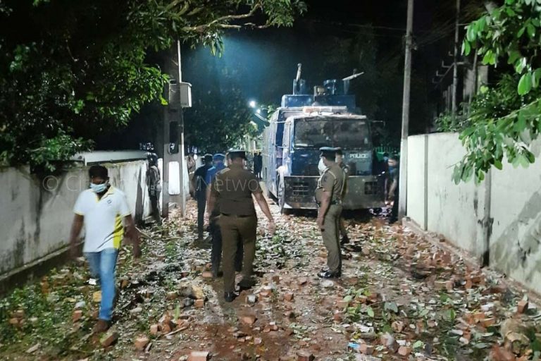 මිරිහානේ තත්වය පාලනය කළ බව පොලිසිය කියයි (VIDEO)