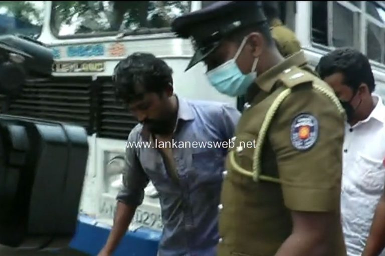 මිරිහාන විරෝධතාව මැද මාධ්‍යවේදීන්ට එල්ල වූ අමානුෂික ප්‍රහාරය! (VIDEO)