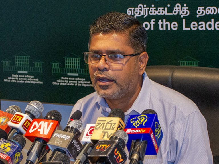 ආණ්ඩුවට එකතු වෙනවාද ? – මාධ්‍ය වාර්තාවලට මුජිබර්ගෙන් පිළිතුරු (VIDEO)