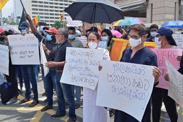 අරගල භූමියෙහි රැව් දුන් නන්දා මාලිනියගේ ගී හඬ (VIDEO)