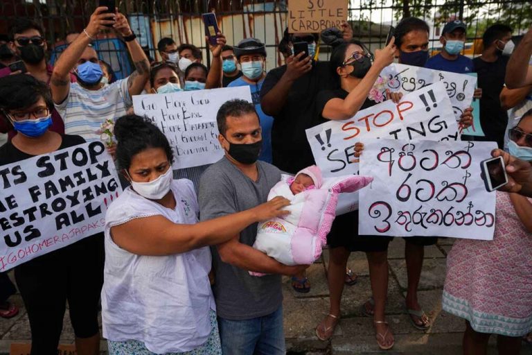 2022 මහජන අරගලය : අද දිනයේත් දහස් ගණනින් වීදි බසින්නට ජනතාව සූදානමින් ….
