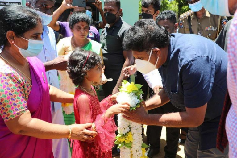 අනිවාර්යයෙන්ම විධායක ජනාධිපති ක්‍රමය අහෝසි කරනවා – සජිත්ගෙන් අරගලයට සහතිකයක් (VIDEO)