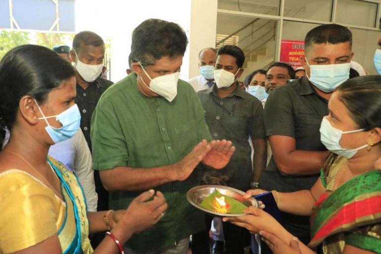 ආණ්ඩුව අරගලයට මර්දනය ගේනවා නම් ජනතාවට පළිහක් වෙන්න අපි සූදානම් – සජිත් (VIDEO)
