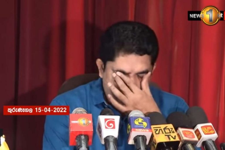 අනේ ස’ එහෙම නම් කරන්න එපා, උදේ ඉඳලා වයිෆුත් කන්නෑ … ?
