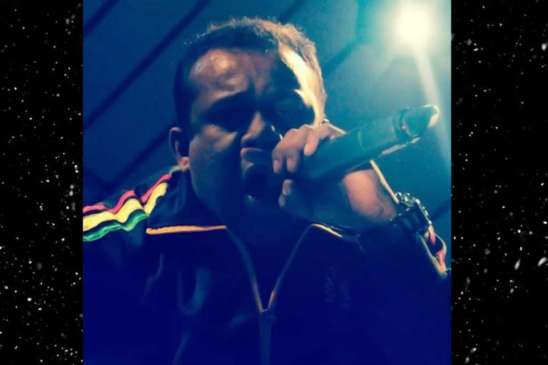 ගෝල්ෆේස් විරෝධතාවේ ගී ගයමින් සිටි ගායකයකු හදිසි හෘදයාබාධයකින් අභාවප්‍රාප්ත වෙයි