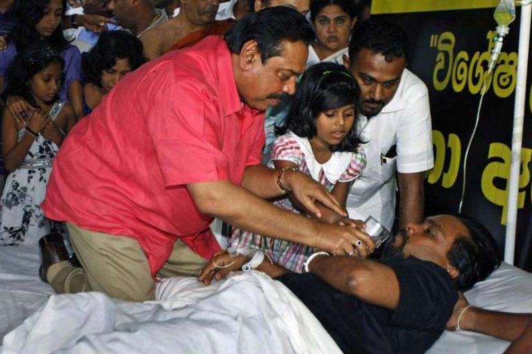 මහින්ද ඉවත්වෙනවා නම් අපි ආපහු එන්න සූදානම් – විමල්ලා ජනපතිට කියයි !!