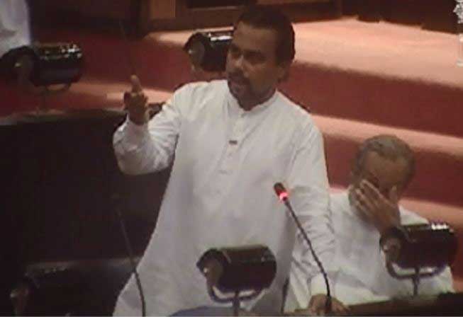 අන්තර් කාලීන පාලනයකට අවස්ථාව දී කරුණාකර බැස යන්න – විමල්ගෙන් ආණ්ඩුවට දැඩි ප්‍රහාරයක් (VIDEO)