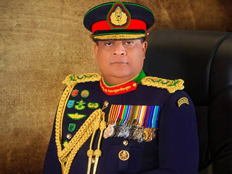 යුද හමුදාපති ධුරයේ වෙනසක් ! ශවේන්ද්‍ර විශ්‍රාම යයි !
