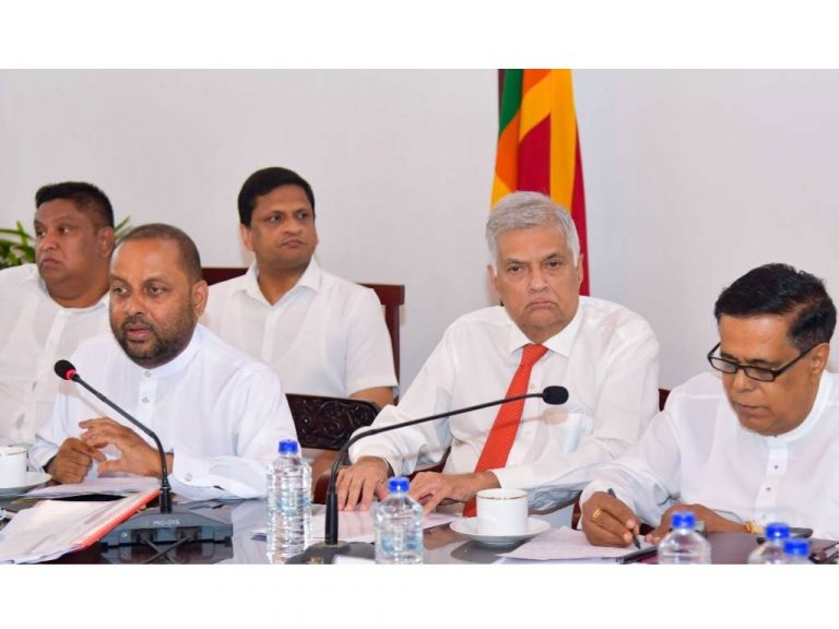 ආහාර හිගය පිළිබඳ සොයා බැලීම සඳහා අගමැතිවරයා කෘෂිකර්ම නිළධාරීන් කැඳවයි