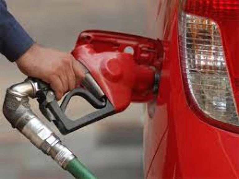 ඉන්දීය රජයෙන් ජනතාවට සහන – ඩීසල්, පෙට්‍රල්, ගෑස් මිල පහත දමයි !