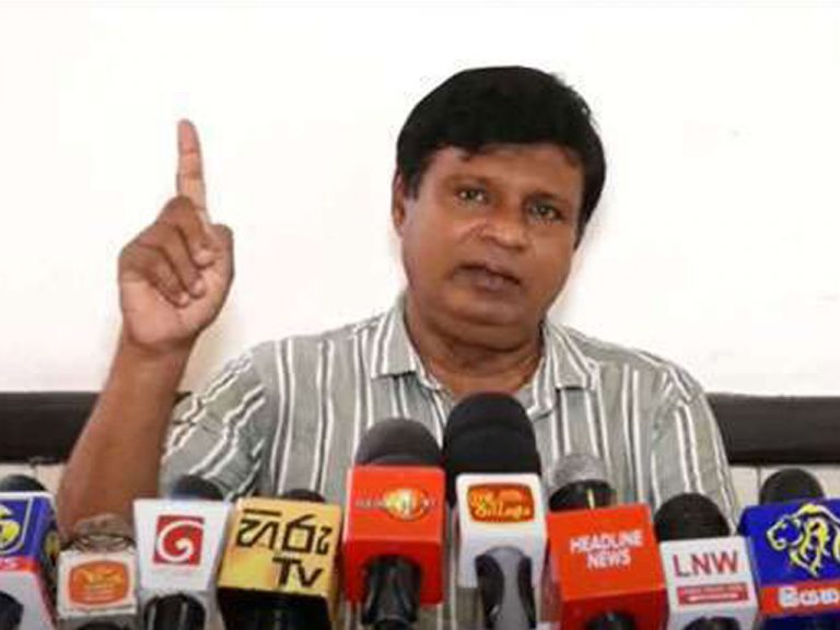 ඩීසල් නැවක් ආවත් ජනතාවට තෙල් නැහැ.අලුත් අගමැතිටත් පෝලිම් ප්‍රශ්නයට උත්තර නැහැ! (VIDEO)