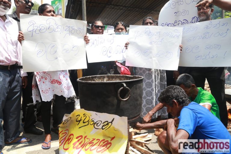 ආණ්ඩු විරෝධයෙන් උණුසුම් වූ අද කොළඹ – ජනාධිපති ප්‍රමුඛ ආණ්ඩුවේ මළ බතත් ඉදෙයි  (PHOTOS)