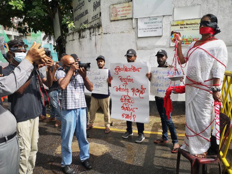 තෙන්නකෝන් අත් අඩංගුවට ගන්නැයි නිර්මාණශීලි විරෝධයක්
