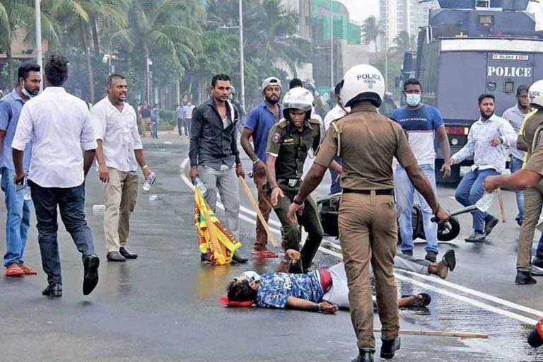 ගෝල්ෆේස් ප්‍රහාරකයින් අත්අඩංගුවට නොගන්නේ කාගේ අනුහසින්ද ?