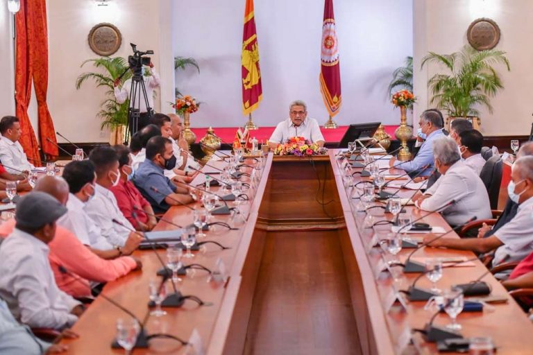 වැඩවර්ජන කරන්නේ ආර්ථික අර්බුදය උඝ්ර කිරීමටයි, ඊට අහුවෙන්න එපා – ජනපති ඉල්ලයි