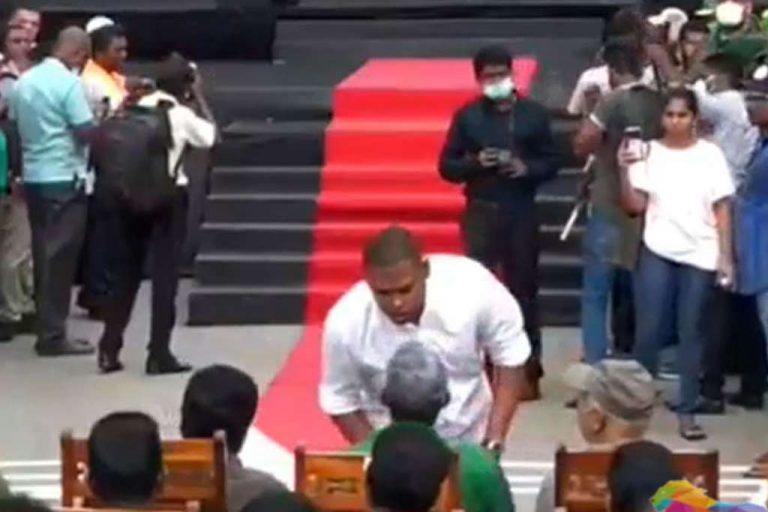 සජබ මැයි රැළිය අතරේ ෆොන්සේකා – හරීන් ගැටුමක්. රැළිය අමතද්දීත් හින්ට් පාස්වෙයි (VIDEO)