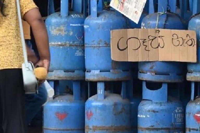 පෝලිම්වල ඉන්න එපා – අදත් ගෑස් නෑ !