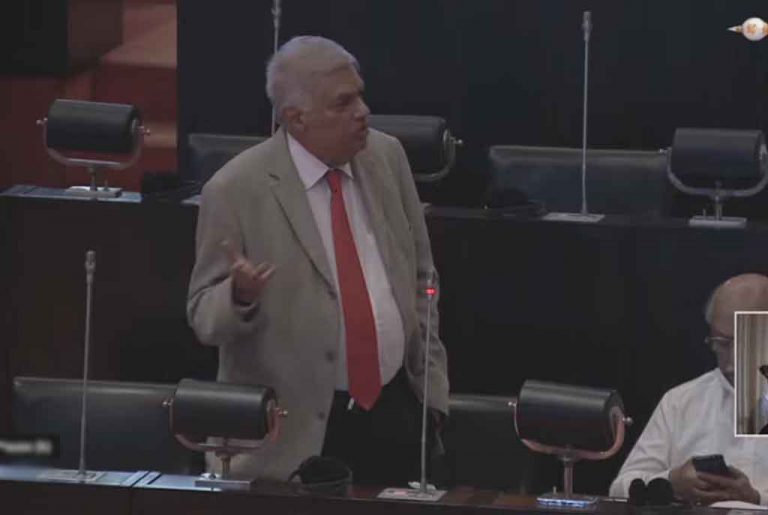 ඉන්ධන අර්බුදය : අත්‍යාවශ්‍ය සේවා හැර සෙසු රජයේ සේවකයින් හෙට වැඩට එන්න එපා – අගමැති රනිල්