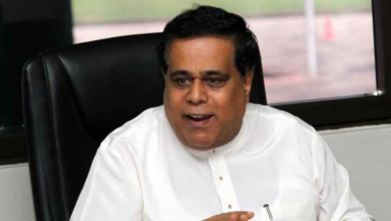 සිරිපාල වාරණ නියෝගයක් ගනී