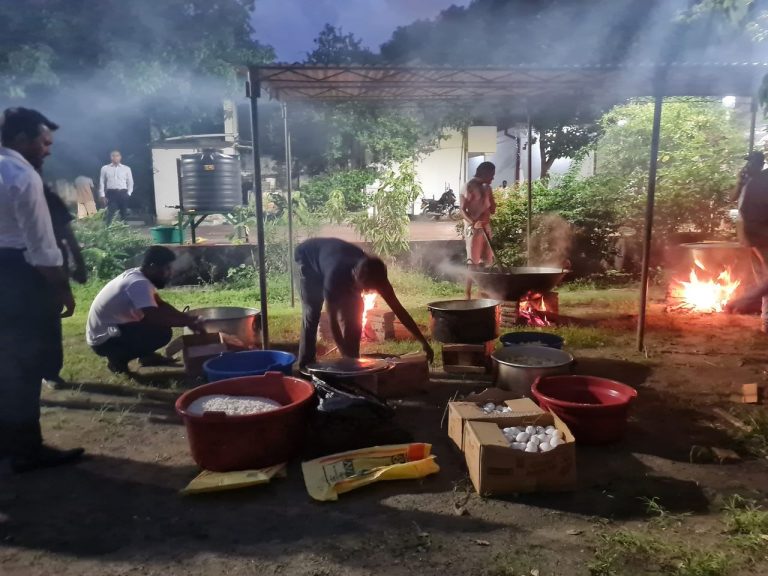 අඹ ගෙඩි 20ක් තිබේ නම් ඉන් 5ක් කෑමට ගන්න