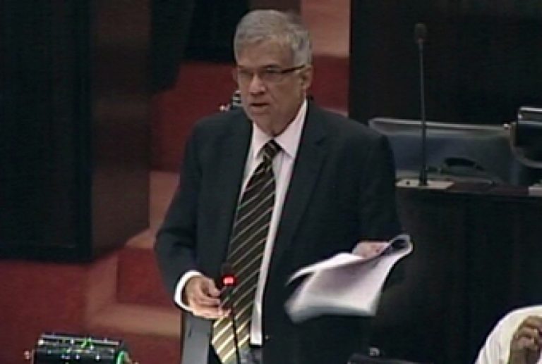 රාසමානික්කම්ගේ කතාව ඉල්ලා අස්කරගන්න.නැත්නම් වාර්තාවක් කැඳවනවා – අගමැති සැරවෙයි
